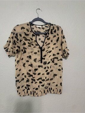 New York & Company Beige and Black Abstract Print Short Sleeve Blouse